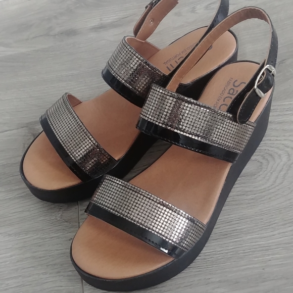 Sandals - Picture 3 of 6